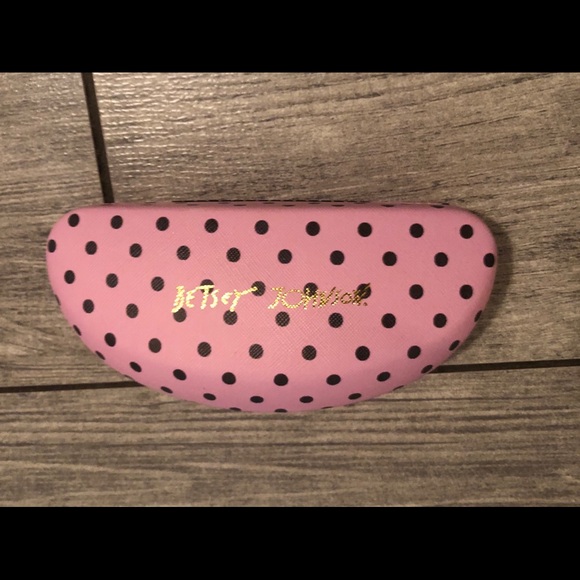 Betsey Johnson Accessories - Betsey Johnson hard clam shell sunglasses case Betsey Johnson Accessories - Betsey Johnson hard clam shell sunglasses case